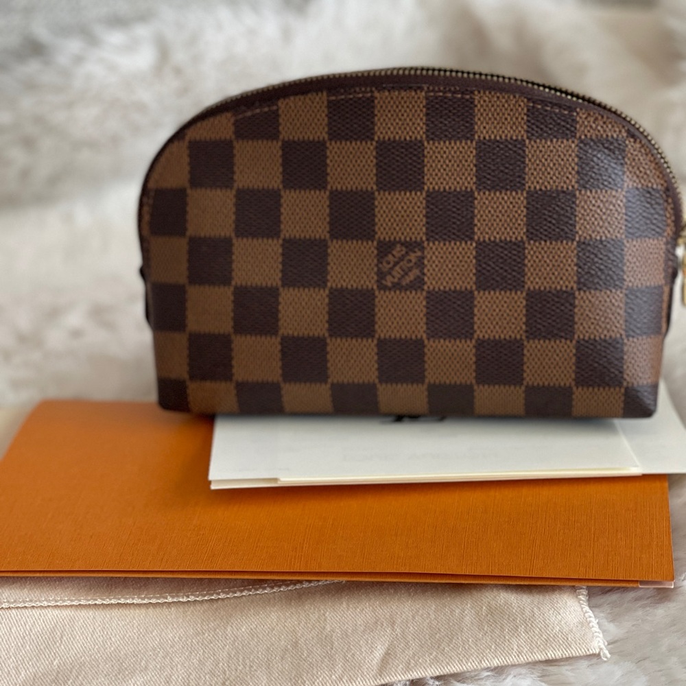 N47516 authentic 

COSMETIC POUCH